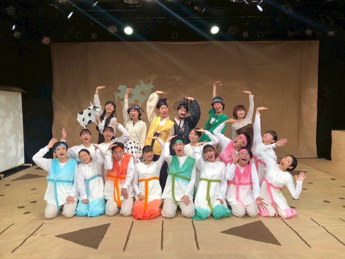 チャイロイプリン・アカデミー
紅葉坂舞台塾 成果発表公演2025
おどる小説『Bom Bom!!』終演しました🌾

ミュージカルや音楽劇でなく
"演劇作品で歌う"という目標が
叶えられた作品になりました🪗

チャーミングなみんなと出会えたこと、
歌と身体表現に向き合えたことは
間違いなく私の宝物です✨