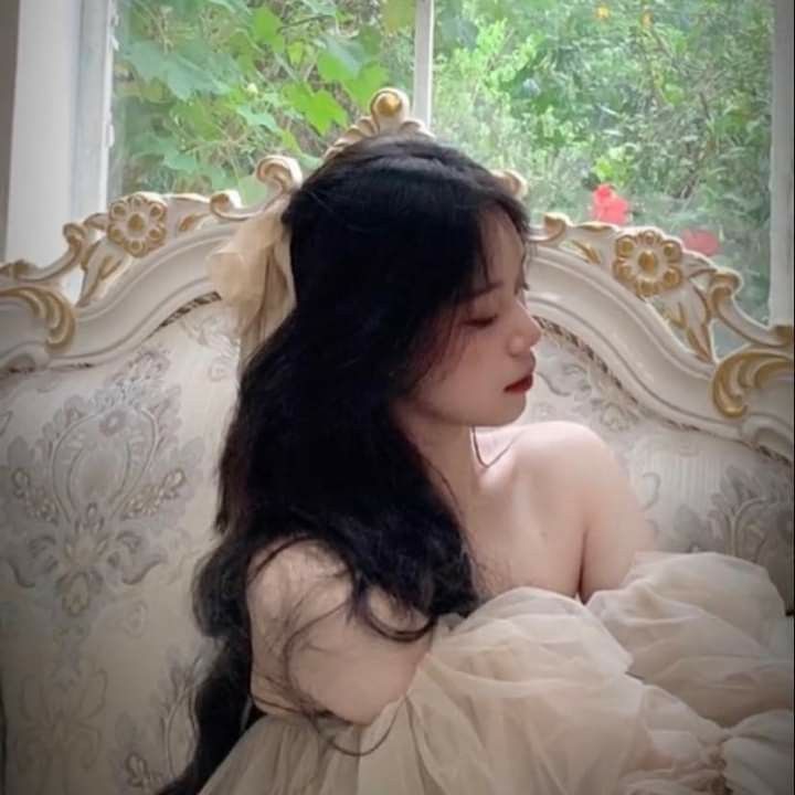 Nicole140299's tweet photo. With every sunrise, she blooms anew. She listens to her soul's quiet call. She sings the song of her true self. She chases sunsets and gathers stars. She breathes poetry into real life. She discovers wonder in the simplest things.
#Stronggirl https://t.co/4gXnVMCK6o