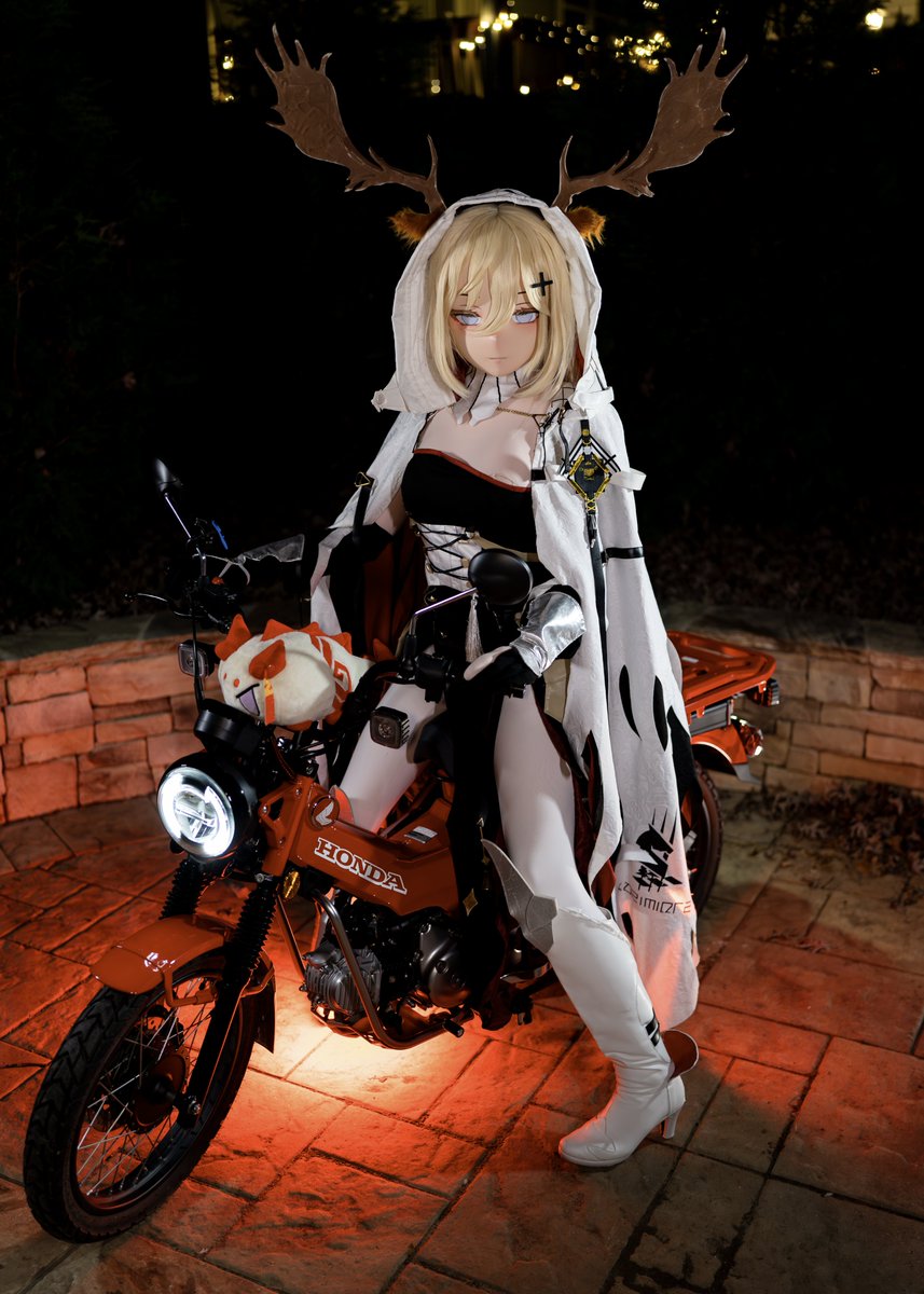 This bike looks great, Doktor. Let's ride!  

📸: <a href="/rururore/">RURU</a> 

#Arknights #アークナイツ #kigurumi #着ぐるみ