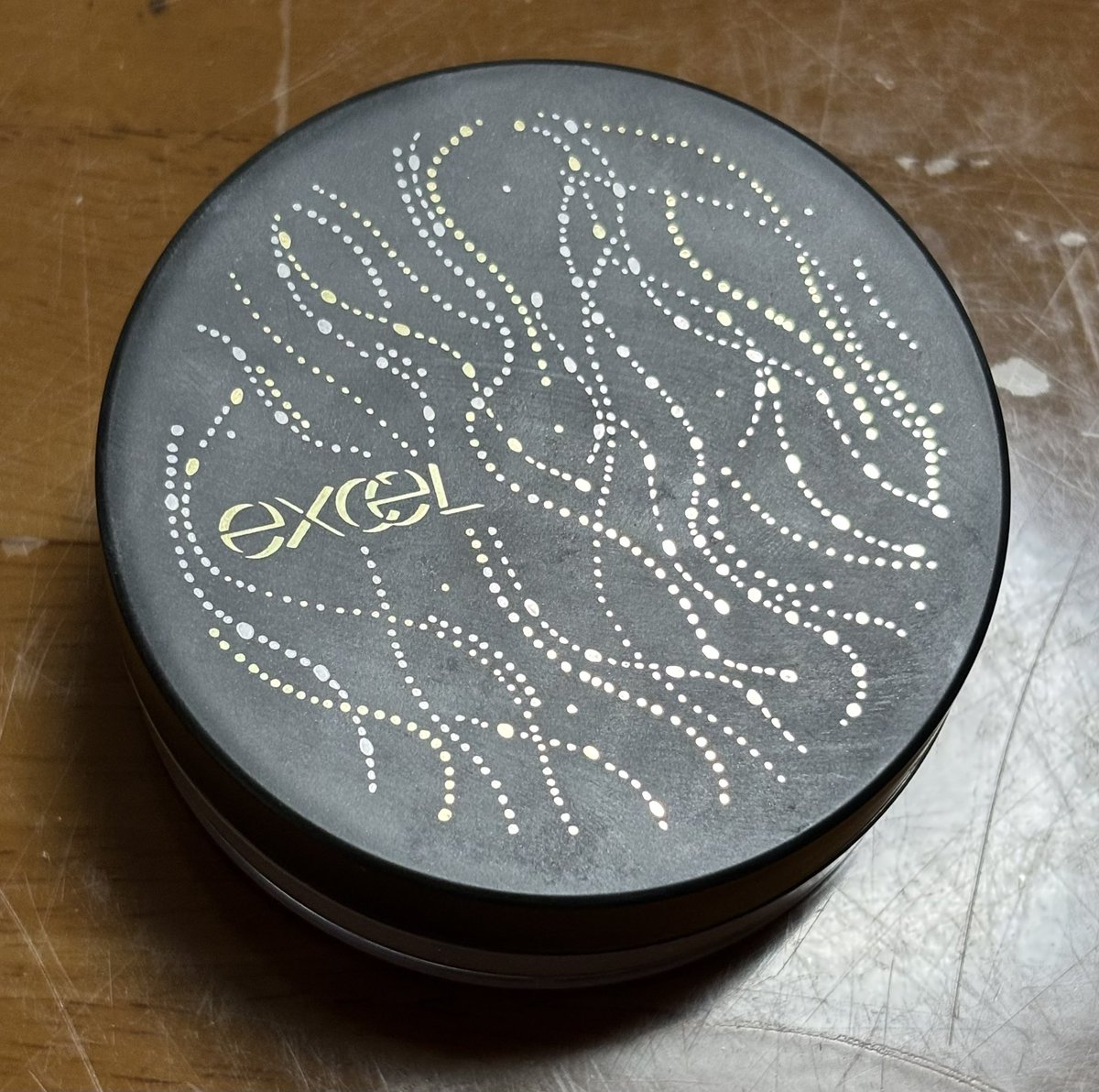 igcathrine's tweet image. あ、あの、、、
私excelの冬に出る限定パウダーが好きでよく使うので毎年２つ買うんですけど、ついに使い切ってしまいました😅
次から3つ買わないと🤣
今年はいつ発売ですか？笑

#excel