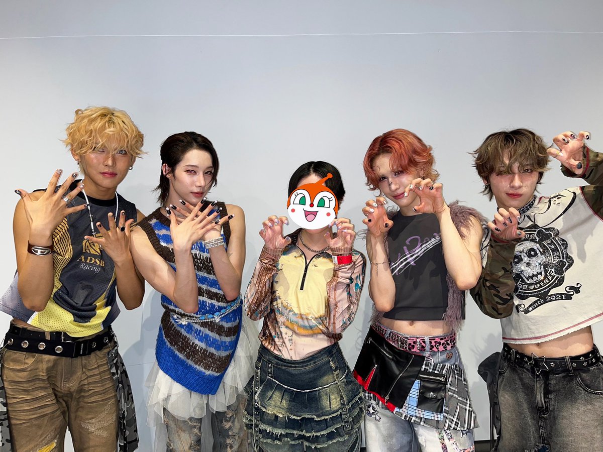 20250905 2部 XLOV団体写真 暖琉くんの万博衣装を着ました💓 ネイルを