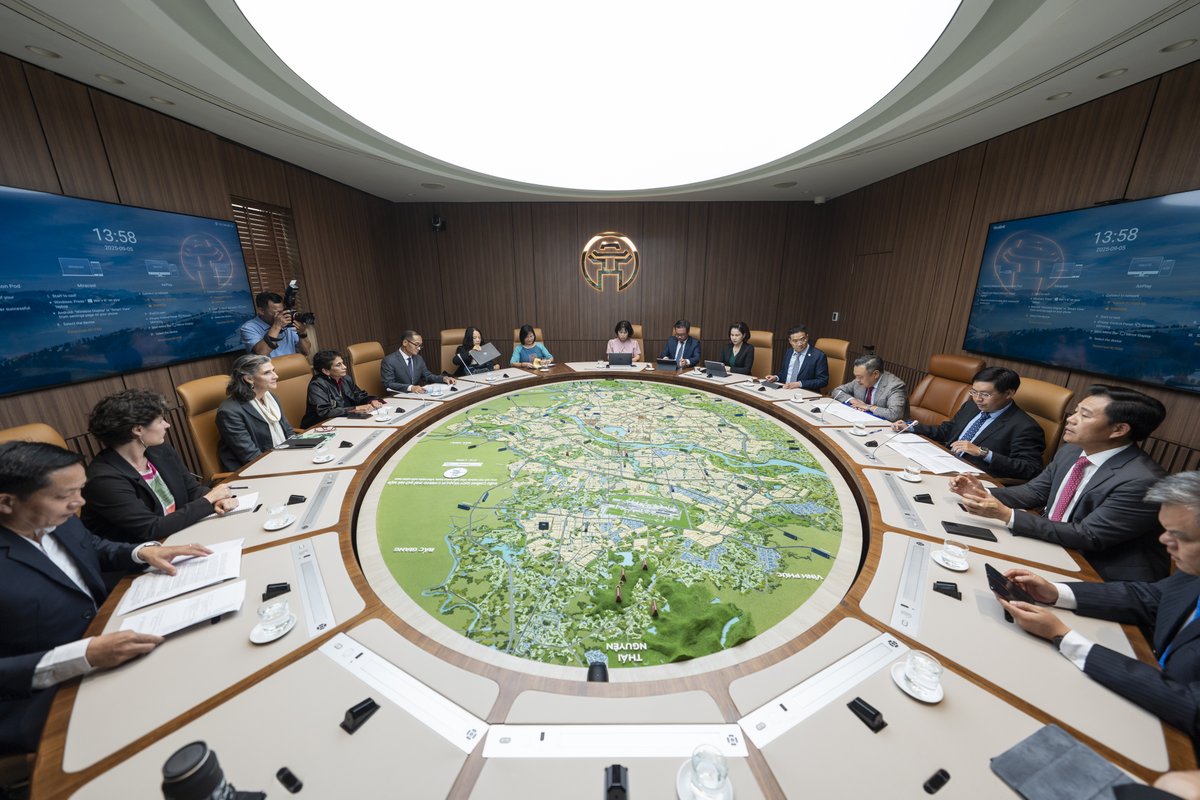 Delighted to witness MoU btw <a href="/UNDP/">UN Development</a> &amp; City of Hanoi to build a green, smart &amp; livable city for all residents. 🌿
Inspired by the city's leadership ambitious vision as they presented plans to tackle air pollution, rapidly advance healthcare, education and create quality jobs to