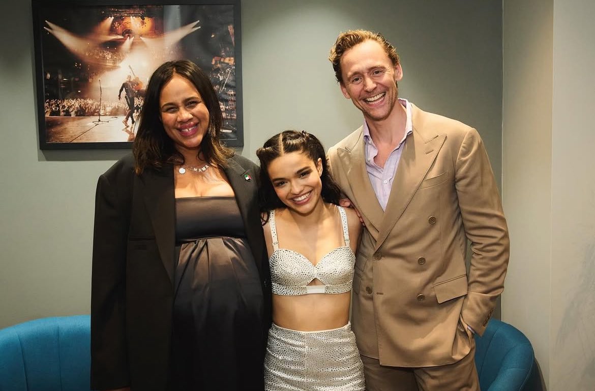 hiddleshkspeare's tweet photo. oh, hello pretty people!!! https://t.co/m46PPlTsY1