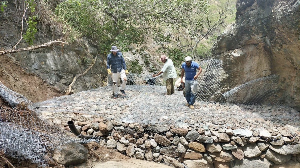 ¡Continúa progresando el programa Cosecha de Lluvia 2025! 🌧️🪴

En equipo todo es mejor 🙌 Así los avances en la construcción del muro en San José del #Chilar, #Cuicatlán