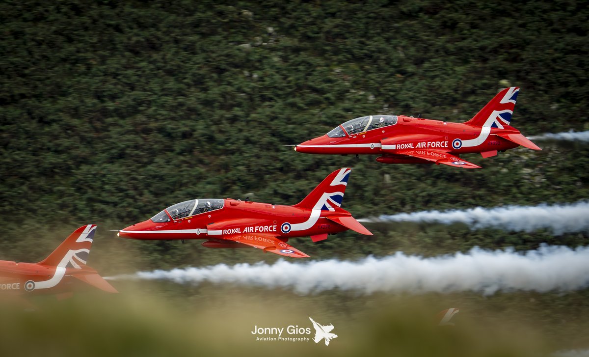 Supergios's tweet photo. When the @rafredarrows transit through the #Lakedistrict taken today at Dunmail, Lake District https://t.co/yszaMkblva