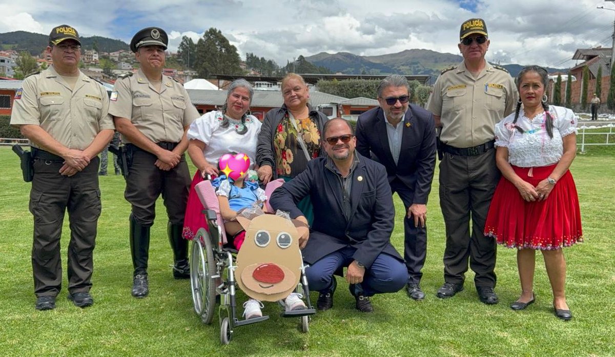 JohnReimberg's tweet photo. Hoy en Cuenca tuve el honor de ser parte de la inauguración del servicio de equinoterapia asistida en la Unidad de Equitación y Remonta de la Policía Nacional 2025-2026. Es una muestra clara de cómo nuestra Policía Nacioanl abraza esa visión integral, llevando su compromiso más allá de su misión. 

Este servicio es muy especial: es un puente que estrecha la relación con la comunidad y es un motor de esperanza y bienestar para miles de ecuatorianos.

Nada ni nadie nos detiene.