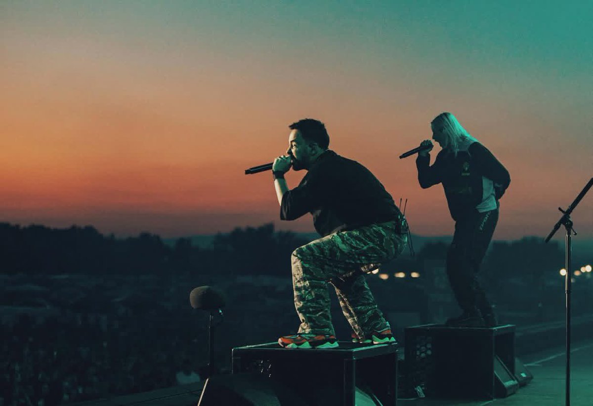 Badgeraz's tweet photo. What a time to be a Linkin Park fan! There are no words that can describe the joy, emotion and musical catharsis of this last year! Nothing but love &amp; respect for our 'oh so serious' band #HappyLinkinParkDay #f0t1 🫶 https://t.co/yviyea4PaV