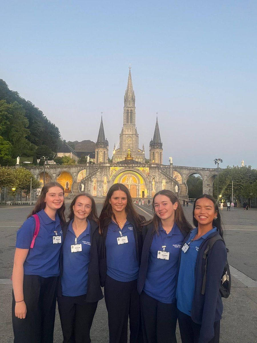 Meet 5 of our wonderful ⁦<a href="/MuckrossCollege/">MuckrossParkCollege</a>⁩ 6th years who are currently in Lourdes with ⁦⁦⁦<a href="/dublindiocese/">Archdiocese of Dublin</a>⁩ and in association with ⁦<a href="/lecheiletrust1/">Le Chéile Schools Trust</a>⁩
We wish them and their accompanying teacher every good wish!