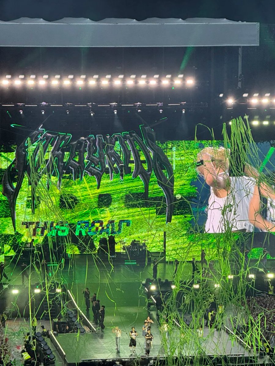 Grace434Grace's tweet image. From classic plays to modern masterpieces—London’s theater scene has it all 🎭🌍 #LondonStage #PerformanceVibes