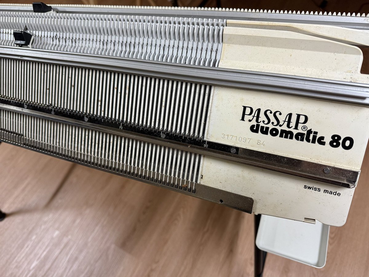 machineknits's tweet image. Another Passap Duomatic 80 to set up for cleaning and testing.  This one is pretty dirty but not the worst that I’ve seen 😅 

#knittingmachine #knitting #knittingclasses #torontocanada