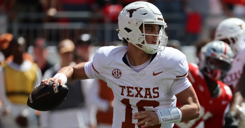InsideTexas's tweet image. VIDEO: @LCinBrief and @JoshuaMorrowYR go over Week 1 for Texas and Oklahoma, what to expect from Arch Manning, and how to assess OU vs. Michigan as a Texas fan

FREE video + summary: on3.com/teams/texas-lo…