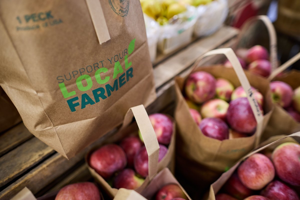 Michigan Apples are now available at farmers markets across the state! Michigan Apples have amazing health benefits, and are easy to grab for an on-the-go snack. Learn more about here MichiganApples.com or stop by our table on Saturday at <a href="/EasternMarket/">Eastern Market</a>!