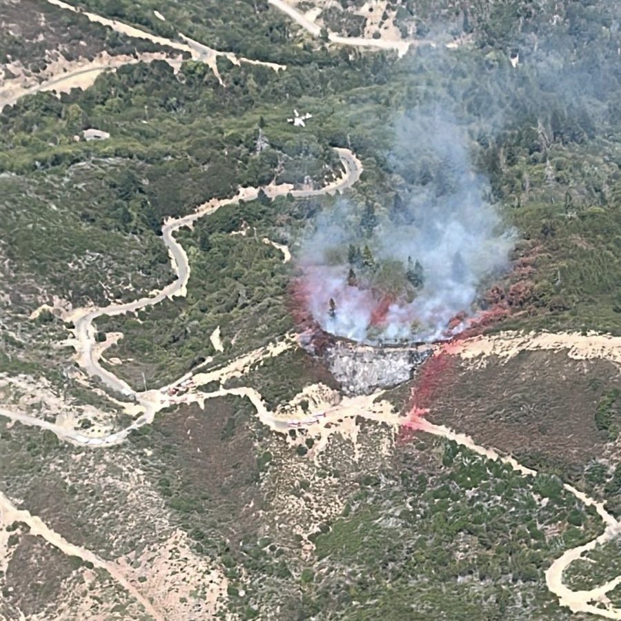 CALFIRELNU's tweet image. #HopeFire UDPATE: The fire is burning on a ridge line and is approximately 1-2 acres. Air tankers have laid fire retardant across the head. Ground crews were able to make access and now have the fire contained.