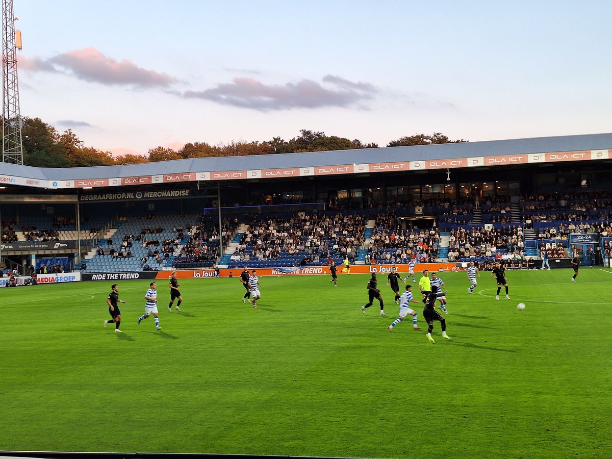 niek92jansen's tweet photo. β½ De Graafschap π FC Emmen
π
05-09-2025
βοΈ 2-3
π·οΈ 10.204 toeschouwers
π De Vijverberg, Doetinchem π³π±
De Graafschap weet weer niet te winnen...
#DeGraafschap #FCEmmen #GRAemm #Doetinchem #Emmen #groundhopping #groundhoppen https://t.co/WKVzzaWpGt