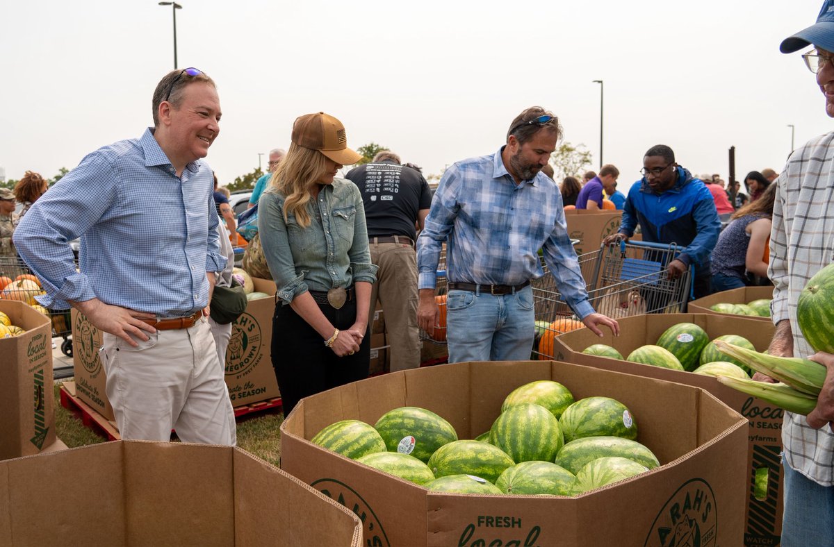 epaleezeldin's tweet photo. Proud to announce EPA’s new Feed It Onward initiative to reduce food waste nationwide. Kicked off our first partnership in Southern Illinois this morning, where we worked with local farmers from Frey Farms to deliver a truckload of produce to our troops at Scott Air Force Base. Makes SO MUCH MORE SENSE than having this fresh food go to waste! https://t.co/49KoA0KaDh