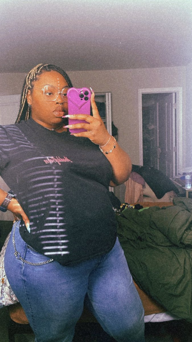 lil miss caked up 👌🏾🩷