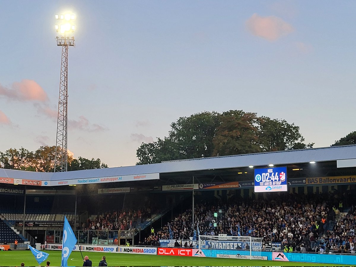 nielsvenus's tweet photo. De Graafschap gaat in eigen huis teleurstellend onderuit tegen FC Emmen en verliest met 2-3 π¬
Stadion De Vijverberg, Doetinchem π
#GRAemm #DeGraafschap #fcemmen #groundhopping https://t.co/mFU5u9uQ3g