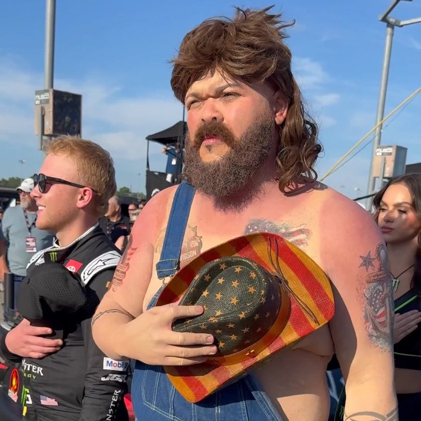 Culture Crave 🍿 (@culturecrave) on Twitter photo 'Weapons' makeup artist Kaylee Kehne-Swisher also did the makeup for the viral Druski NASCAR skit
It took her ~4 hours to put on all the makeup with an assistant
(via <a href="/RollingStone/">Rolling Stone</a>) 'Weapons' makeup artist Kaylee Kehne-Swisher also did the makeup for the viral Druski NASCAR skit
It took her ~4 hours to put on all the makeup with an assistant
(via <a href="/RollingStone/">Rolling Stone</a>)