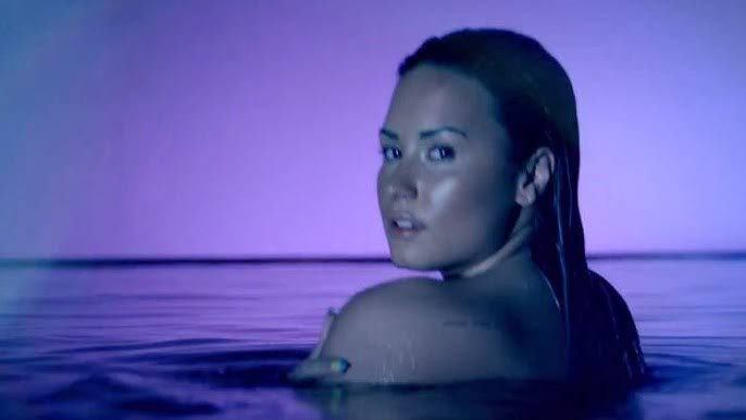MOTODEMI's tweet photo. agora vamos falar de um álbum RECHEADO de hits? https://t.co/402hNydEJN