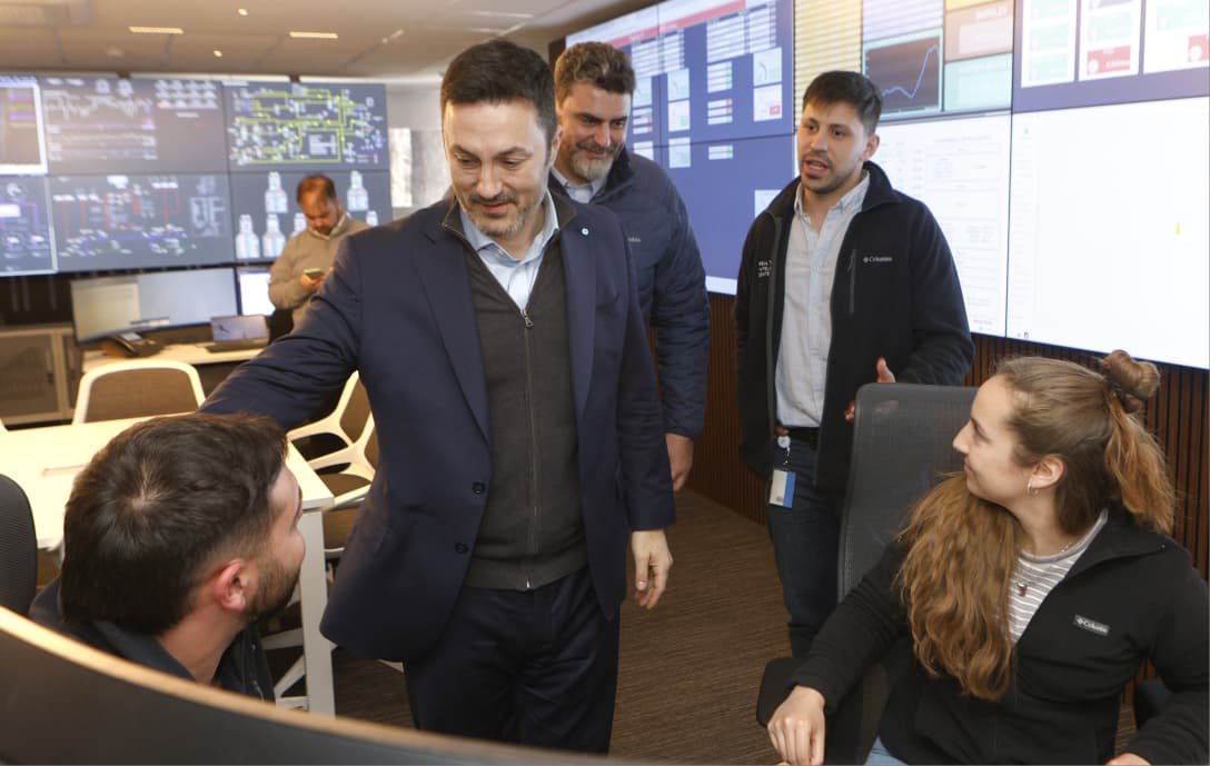 En Luján de Cuyo, junto al Diputado Nacional <a href="/lMartinezAlvaro/">Álvaro Martínez</a> y el Senador Provincial <a href="/MartinKerchner/">Martín Kerchner Tomba</a>, recorrimos la refinería de <a href="/YPFoficial/">ypfoficial</a> donde está instalado el reactor trasladado desde IMPSA.

Recibidos por Daniel Pietro, Gerente del complejo Luján de Cuyo y Adolfo Sanchéz,