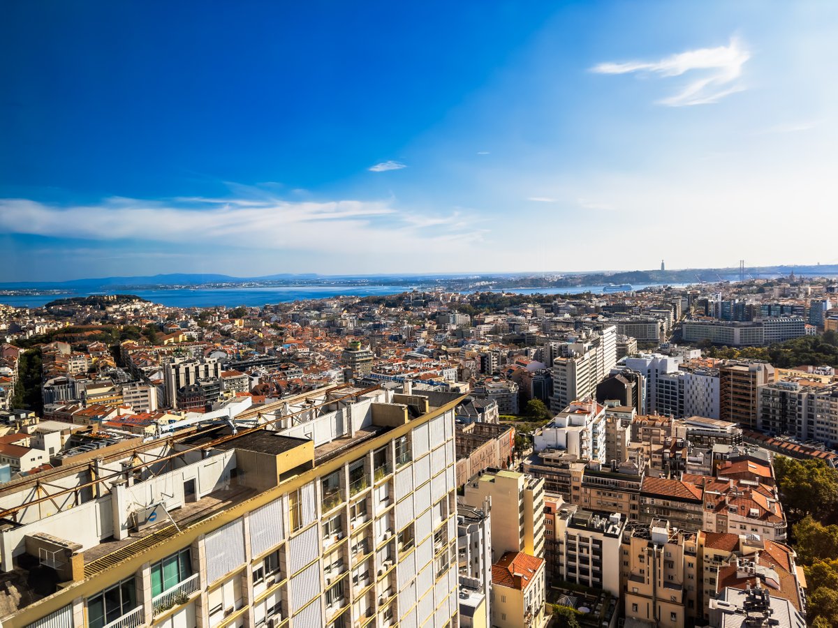 thierranto's tweet photo. Exploring Lisbon’s balance between modern infrastructure and natural beauty. A reminder of how cities can grow while staying green.

Location : Lisbon - Portugal
Image: Thierry Ahimana https://t.co/WpBJtJkGDv