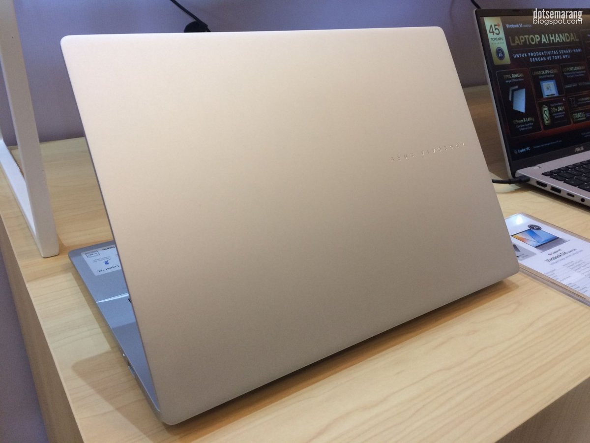 ASUS Vivobook S14 (S3407QA) 2025: Laptop AI Super Ringan dengan Snapdragon!

Bobotnya cuma 1,35 kg, bikin gampang dibawa kemana-mana. Bodinya metal, lolos uji MIL-STD-810H, jadi nggak perlu khawatir kalau kebentur pas buru-buru.
📝bit.ly/4jvD1IP

#ASUSVivobookS14