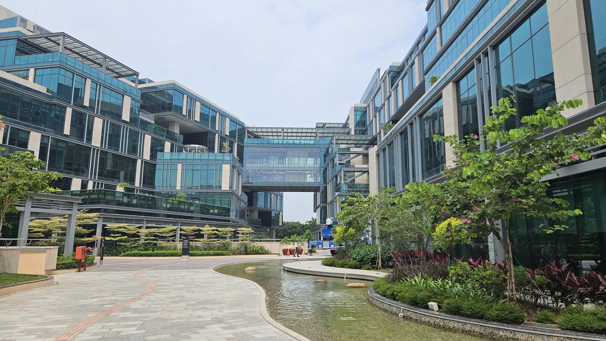 shashank_iter's tweet image. Career Update: Joined @Microsoft as a Project Manager, and here is what the first month looks like. ✨ 

and those who have questions regarding what project managers do, we run projects and drive numbers that bring the cash in the firm. 😉