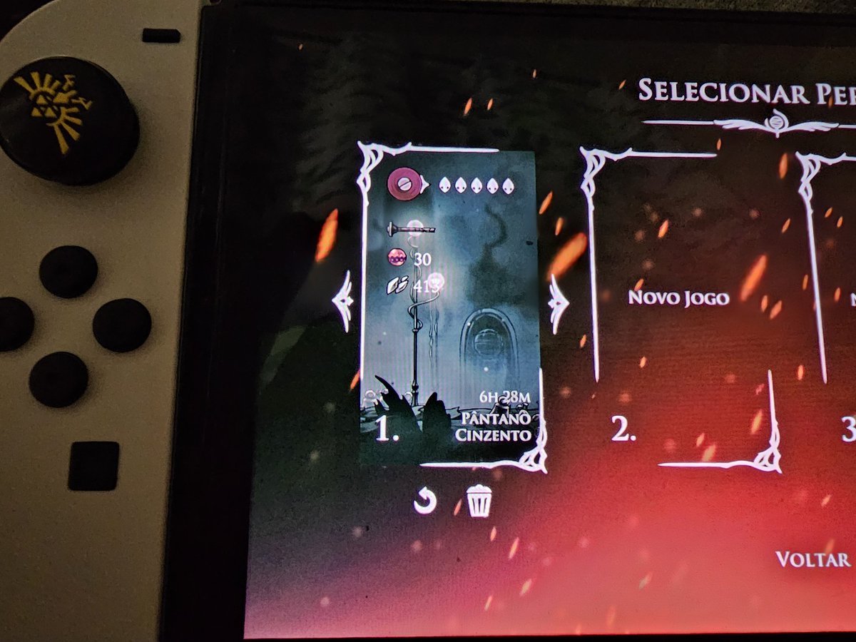 shadowz_'s tweet photo. Como essa porra de Hollow Knight Silksong é viciante kkk Se é loko. https://t.co/Gy8bOMZQ8g