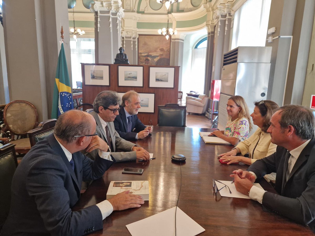 SSumelzo's tweet photo. Con la @BibnacionalBR y @cebusal reactivamos el proyecto #Resgate para catalogar los documentos históricos brasileños en los principales archivos españoles, posibilitando un mejor conocimiento de nuestras dos lenguas globales y de la riqueza nuestra historia compartida 🇪🇦 🇧🇷 https://t.co/XPlm6vARTx