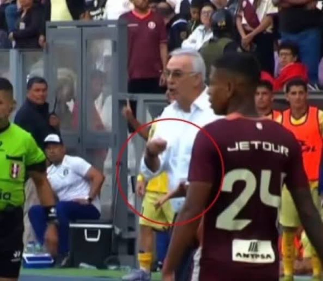 Y la sanción a este payaso?

Q raro