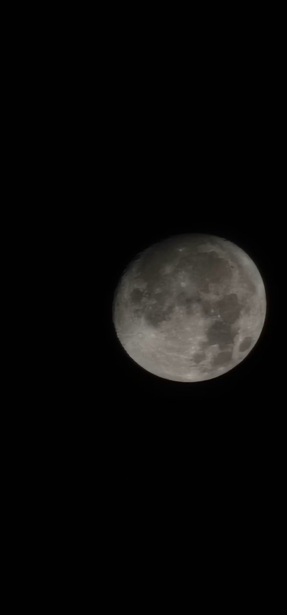 عندما يكون القمر هو الشاهد الوحيد على القصص لا تروى