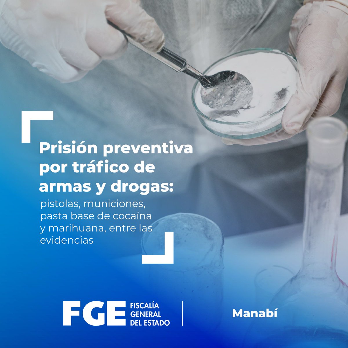 #ATENCIÓN | #Manabí: una persona fue aprehendida con gran cantidad de armas, municiones y sustancias sujetas a fiscalización. #FiscalíaEc lo procesa por #TraficoDeDrogas y #TráficoDeArmas.

Detalles ⬇️
acortar.link/QRoKMx