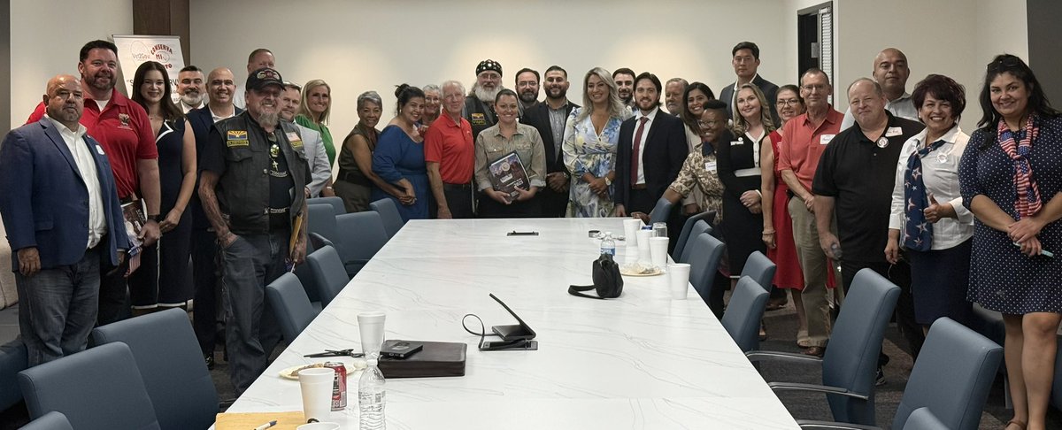 almaforarizona's tweet image. I was honored to speak to the veterans who came to visit their house and learn about the legislative process! Thank you for your service and for getting involved in the process! And a special shout-out to the women who drove down from my district! #azleg