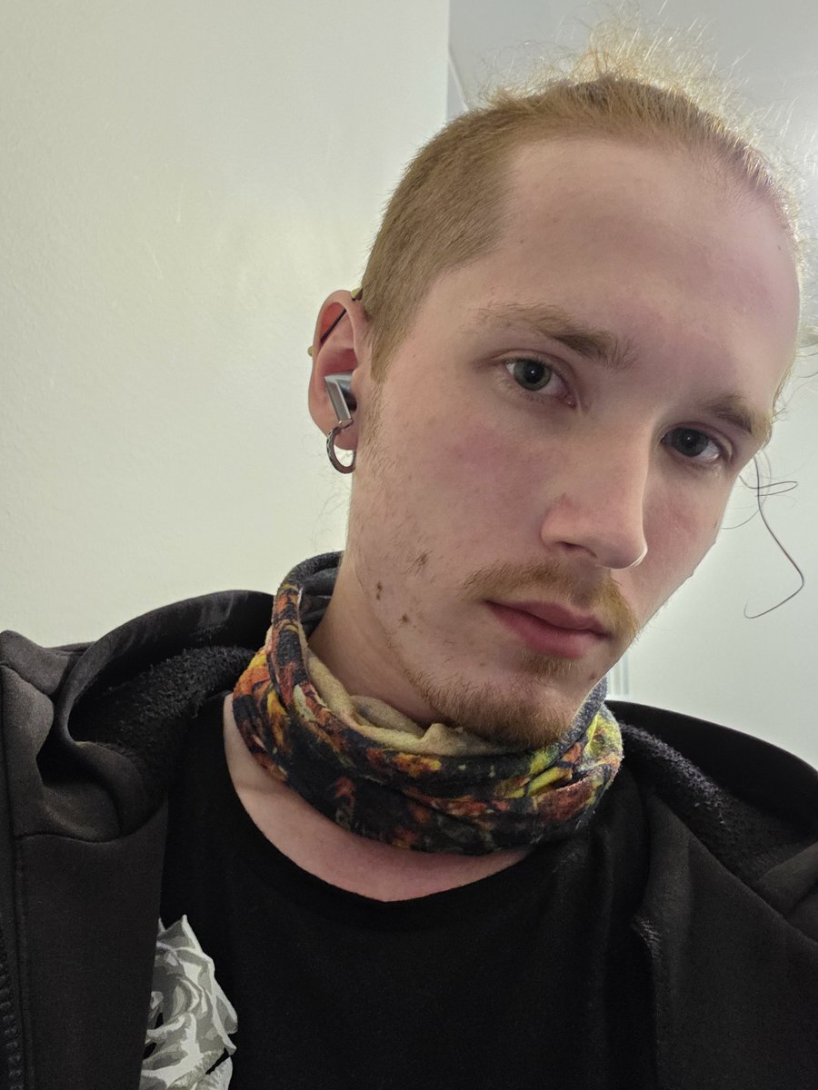 hexletter's tweet image. а насколько сильно у вас отличаются рабочий и повседневный луки?