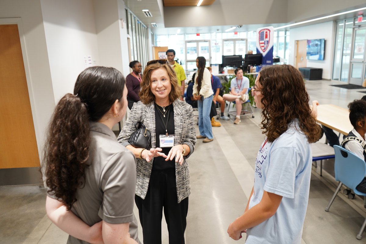 Exciting day for our Year 3 students! They met their amazing industry mentors who'll spend the school year guiding them in building standout portfolios, mastering career skills, and stepping confidently into the professional world 🌟🚀