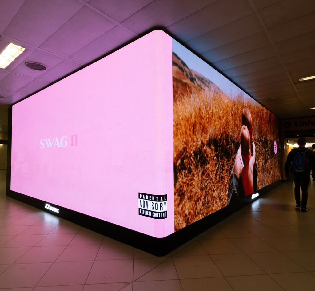 biebernovidade's tweet image. 🚨BRASIL! Divulgação do SWAG na estação da Luz em São Paulo.