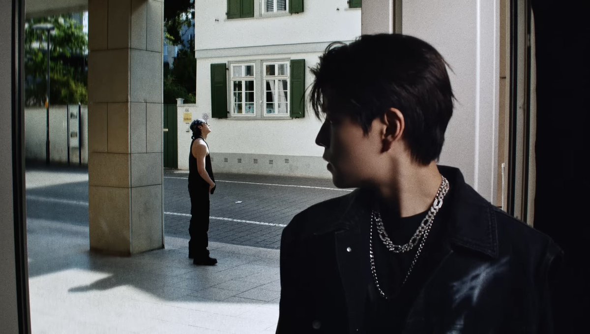 cosmicxclue's tweet photo. creed mv is literally just full of BEAUTIFUL cinematography https://t.co/5pyn1xJXaP