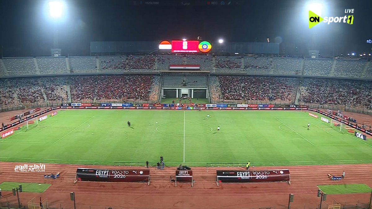 بالرغم من الاتوبيسات والوجبات والدخول المجاني إلا أن جمهور الكرة الحقيقي عزف عن الحضور، وهذة نتيجة منع الجمهور من حضور المباريات المحلية لمدة ١٢ سنة، علاوة على إضطهاد جمهور الأهلي في مباريات فريقه، فكان هذا العقاب الذي تستحقه المنظومة الفاشلة المنحازة، ولهذا جاءت المدرجات هكذا