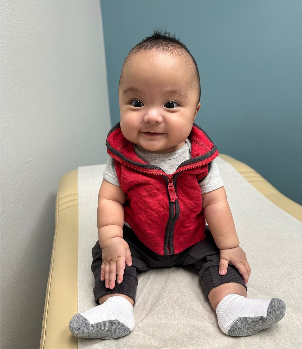 UCLAMCH's tweet image. Baby Francis was born with a rare genetic disorder that weakens bones and teeth. Thanks to enzyme therapy and a dedicated NICU team, he’s now thriving. Read more: ucla.in/481A1BV