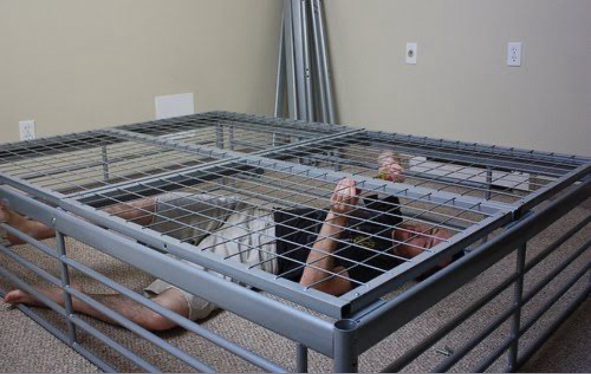 I keep every slaves and sissies safe in here caged till when I need to release them ❤️👠🔐💃