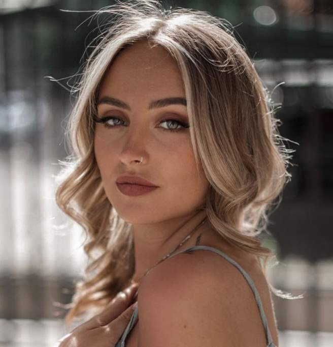 hdez_vane_98's tweet image. ¿Qué versión de los hechos te crees y a quién apoyas? 

#DeViernes 
#VuelveRocioFlores
#YoMeRebelo6S

🔄 RT - Rocío Carrasco
❤️ MG - Rocío Flores