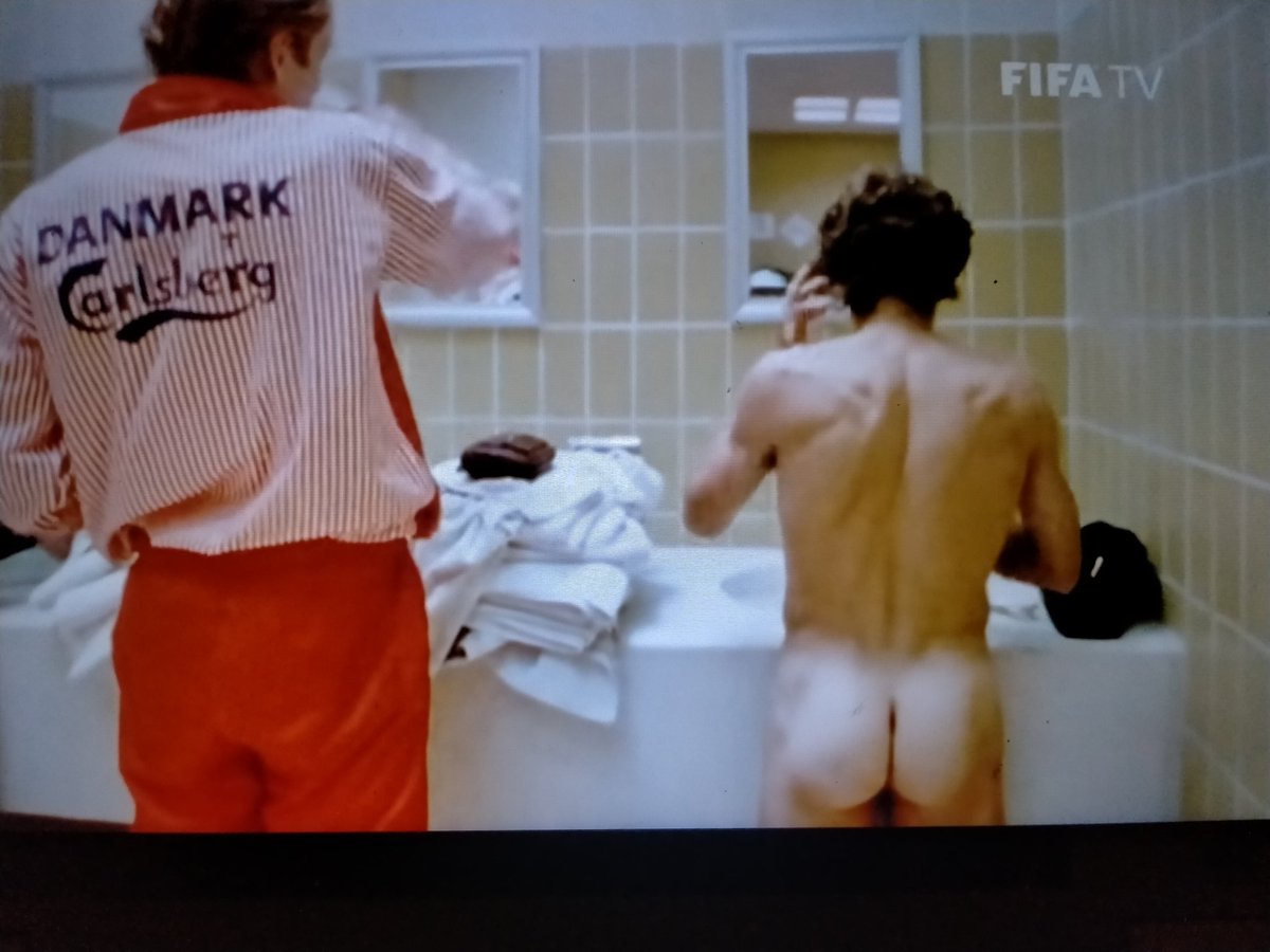 Ah still think John McGinn has a better erse...#DENSCO