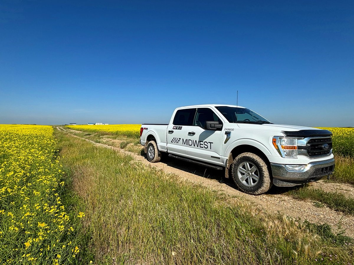 MidwestSurveys's tweet photo. Our rebrand has involved a lot of moving pieces, and updating our fleet has been one of the biggest.

Here’s a look at one of our newly branded trucks out in the field – clean, simple, and sharp. 👌🏻 https://t.co/aEaYz69sYN