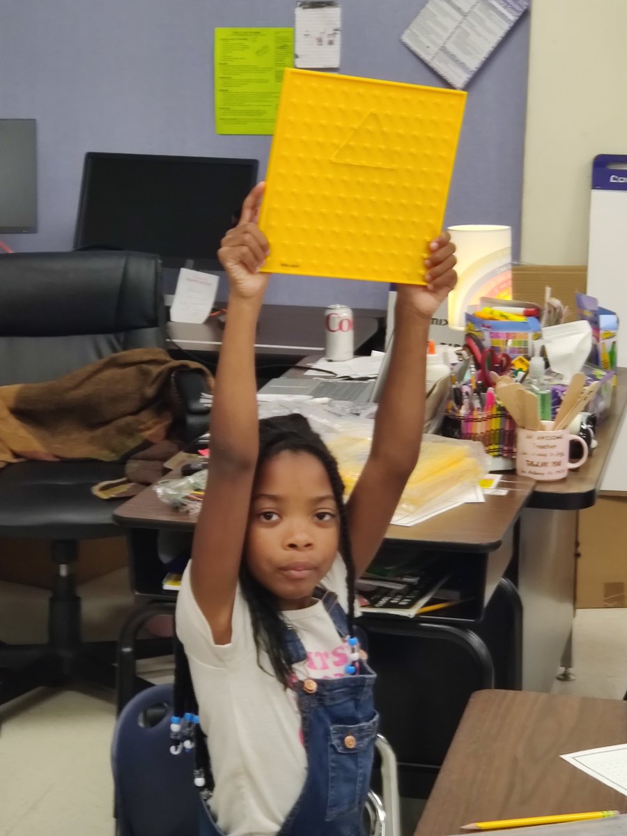 hixsecondgrade's tweet image. Making polygons with geoboards is so much fun! @NISDCarlosCoon @LundquistJess