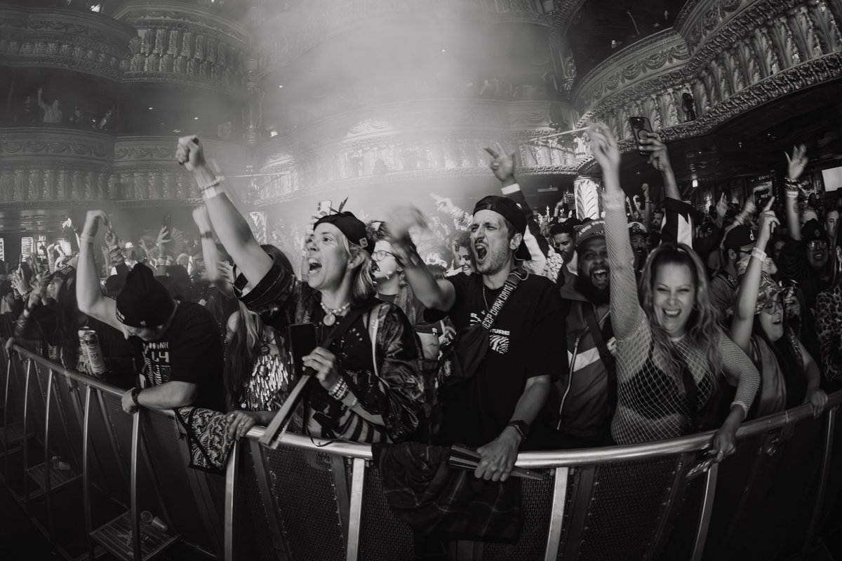 House of Blues Chicago (@hobchicago) on Twitter photo A Sunday night to remember.
<a href="/dailybreadmusic/">Daily Bread Music</a> after at House of Blues was the cherry on top of North Coast 🍞💥
📸 <a href="/NancyDHuynh/">Nancy Danh Huynh ✦</a> A Sunday night to remember.
<a href="/dailybreadmusic/">Daily Bread Music</a> after at House of Blues was the cherry on top of North Coast 🍞💥
📸 <a href="/NancyDHuynh/">Nancy Danh Huynh ✦</a>