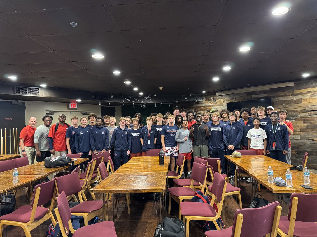 WALionsFB's tweet image. Grateful to have former @GatorsFB National Champ and @NFL star Major Wright @LilMade21 speak to our team about accountability and the power of kindness! Major, thank you for investing in our guys! #DoYourJob #GDT
