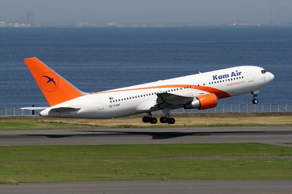 officespotter's tweet photo. #とにかく767を貼ろう
　過去に羽田にて撮影したKamAir でも。 https://t.co/1o5fjabgr7