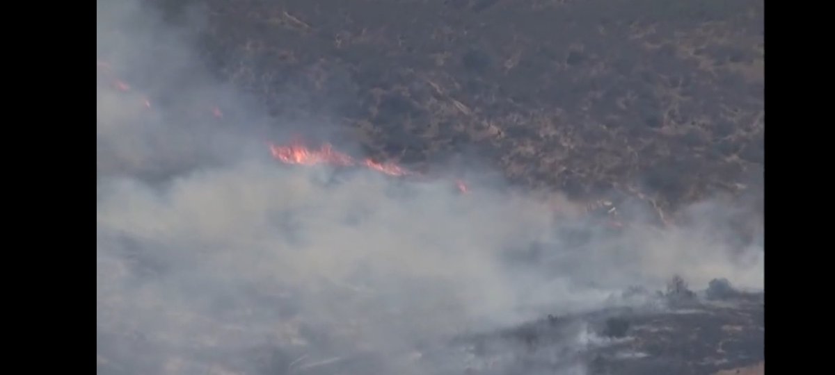 EmergencyStream's tweet photo. LIVESTREAM | CA | Spring Valley | Fast moving  #lodgefire causes evacs | #watch
Source: https://t.co/yDpn9LZRiW https://t.co/S48AVxghPE