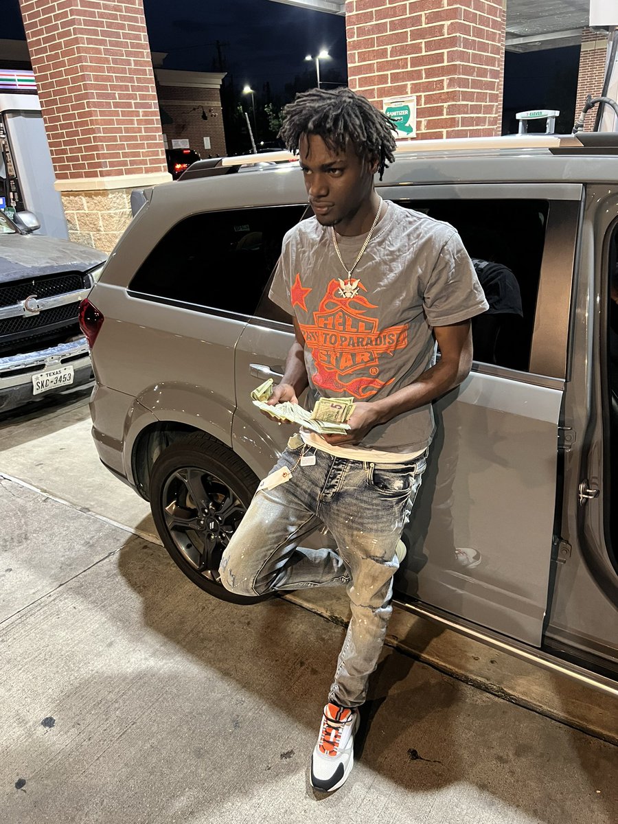 Richoffpercssl's tweet photo. Gon give a Nihh a la follow🥲 https://t.co/DPhFuoyYqF