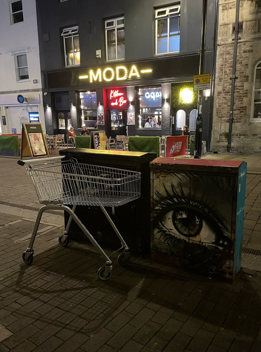 <a href="/Wagerlkunst/">Einkaufswagenkunst</a> #AbandonedShoppingTrolleys of #Hastings No.96: Eye-witness

cc. <a href="/Wagerlkunst/">Einkaufswagenkunst</a>